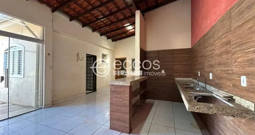 Casa à venda, 5 quartos, 2 suítes, 4 vagas, Santa Mônica - Uberlândia/MG