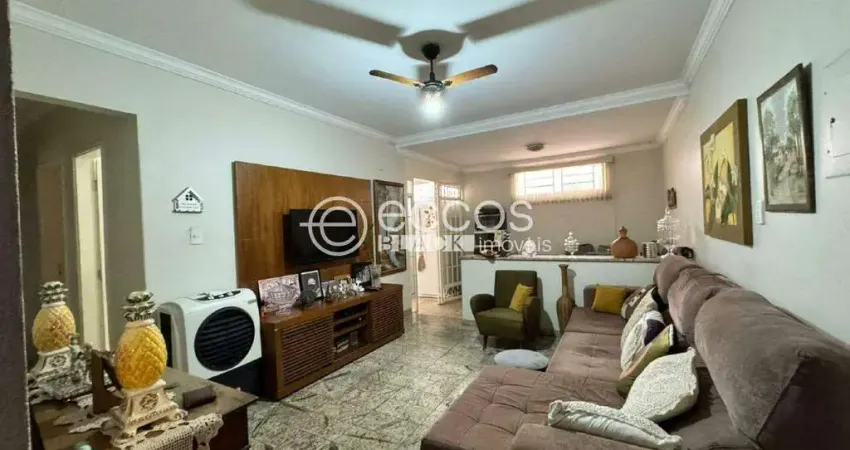 Casa à venda, 4 quartos, 2 suítes, 4 vagas, Jardim Induberaba - UBERABA/MG