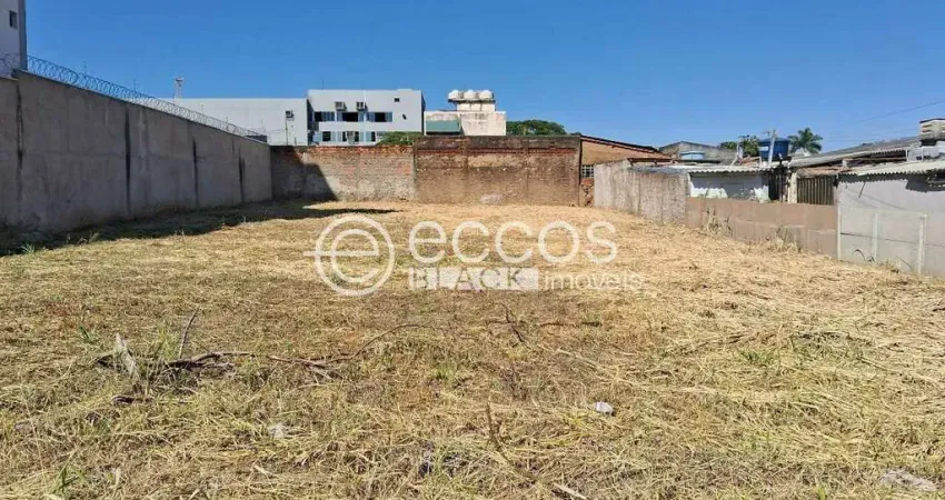 Terreno à venda na Avenida Estrêla do Sul, 2348, Osvaldo Rezende, Uberlândia