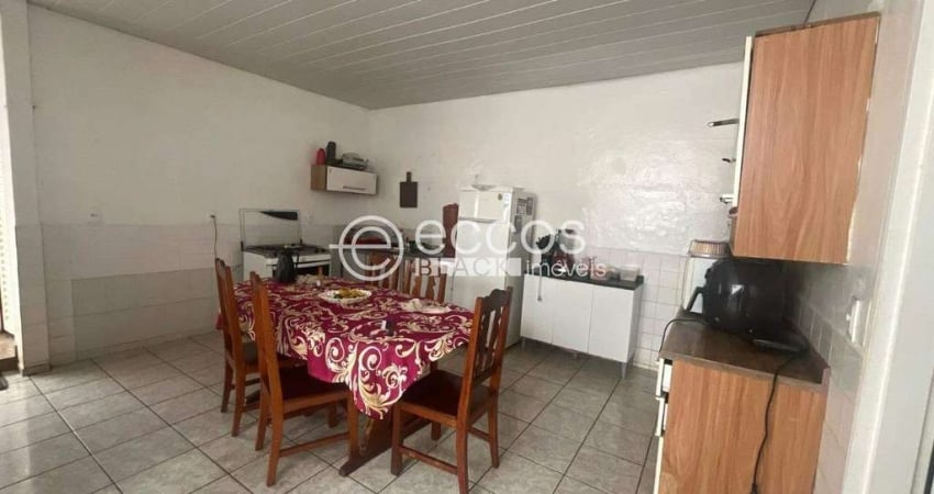 Casa para aluguel, 5 quartos, 1 suíte, 2 vagas, Osvaldo Rezende - Uberlândia/MG