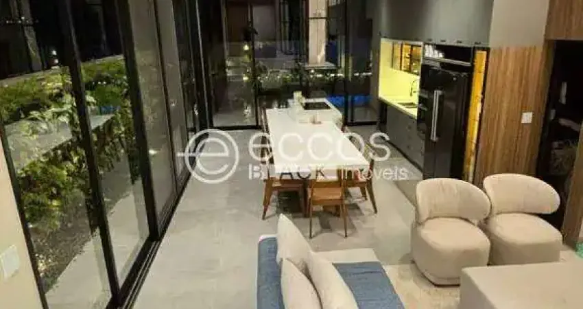 Casa em condomínio à venda, 3 quartos, 3 suítes, 2 vagas, Granja Marileusa - Uberlândia/MG