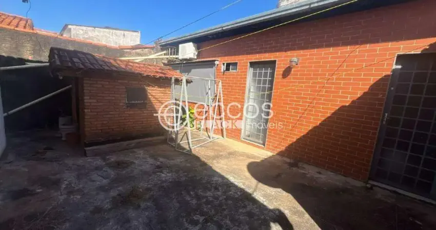 Casa à venda, 3 quartos, 1 suíte, 1 vaga, Cidade Jardim - Uberlândia/MG