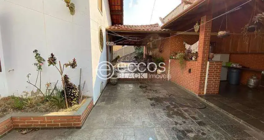 Casa à venda, 5 quartos, 3 suítes, 4 vagas, Santa Lúcia - Belo Horizonte/MG