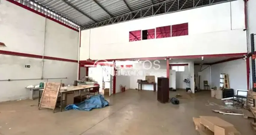 Barracão / Galpão / Depósito para alugar na Avenida Yuri Resende Miranda, --, Novo Mundo, Uberlândia
