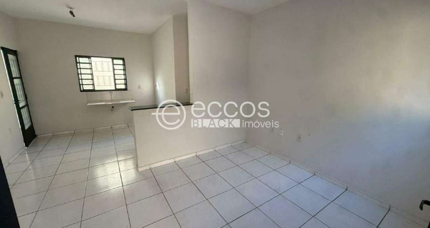 Casa para aluguel, 2 quartos, 1 suíte, 1 vaga, Marta Helena - Uberlândia/MG