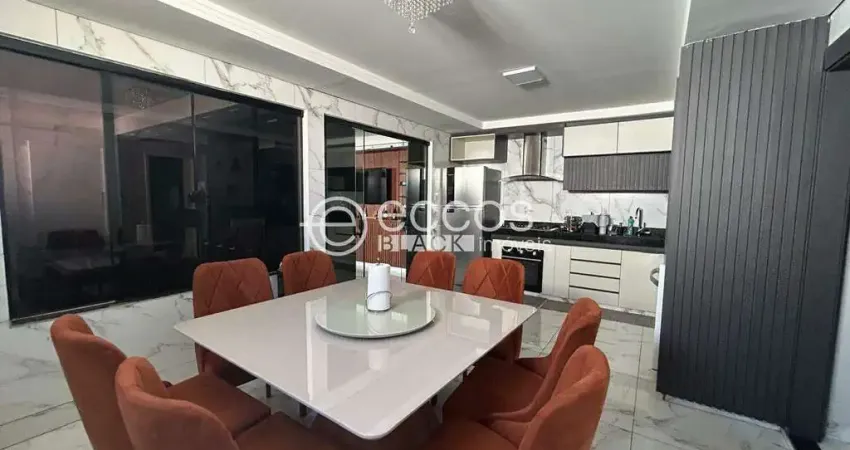 Casa em condomínio à venda, 3 quartos, 1 suíte, 2 vagas, Aclimação - Uberlândia/MG