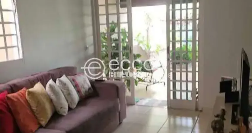 Casa com 2 quartos à venda na Rua Salto Grande, 246, Granada, Uberlândia
