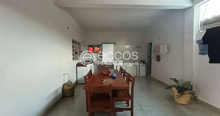 Casa à venda, 3 quartos, 1 suíte, 2 vagas, Jardim Europa - Uberlândia/MG