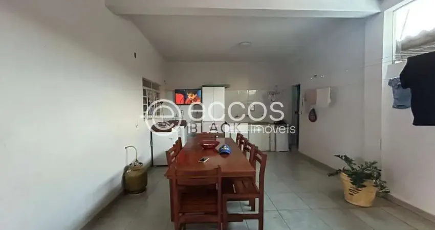 Casa à venda, 3 quartos, 1 suíte, 2 vagas, jardim europa - uberlândia/mg