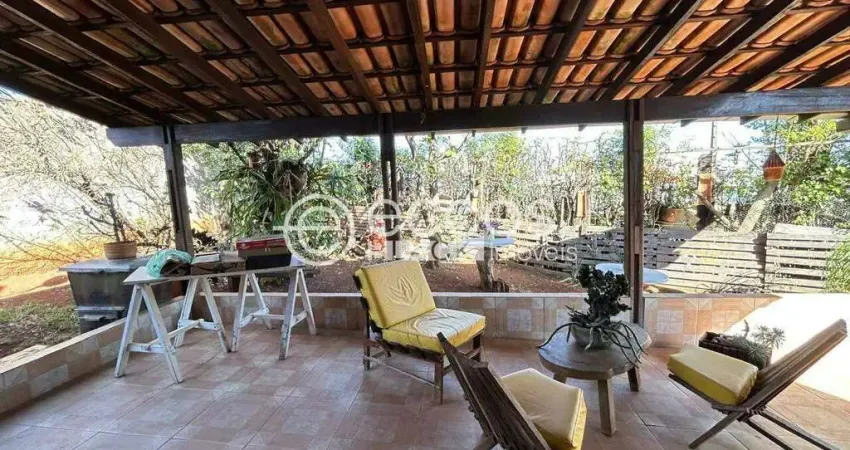 Casa à venda, 2 quartos, 2 suítes, 3 vagas, Segismundo Pereira - Uberlândia/MG