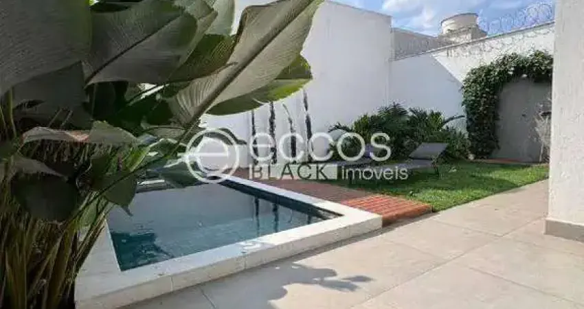 Casa à venda, 3 quartos, 1 suíte, 4 vagas, Jardim das Palmeiras - Uberlândia/MG