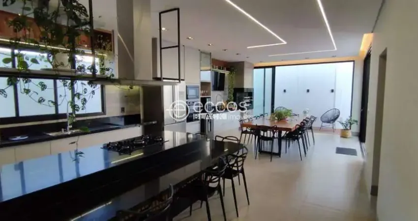 Casa em condomínio à venda, 3 quartos, 3 suítes, 4 vagas, Gávea Sul - Uberlândia/MG