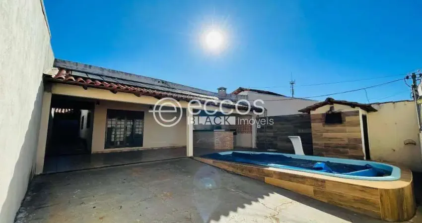 Casa para aluguel, 3 quartos, 1 suíte, 1 vaga, Nova Uberlândia - Uberlândia/MG