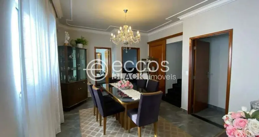 Casa à venda, 3 quartos, 1 suíte, 2 vagas, centro - araguari/mg