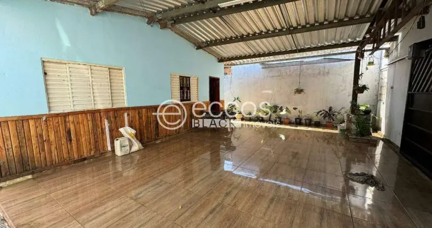 Casa à venda, 2 quartos, 3 vagas, Mansour - Uberlândia/MG