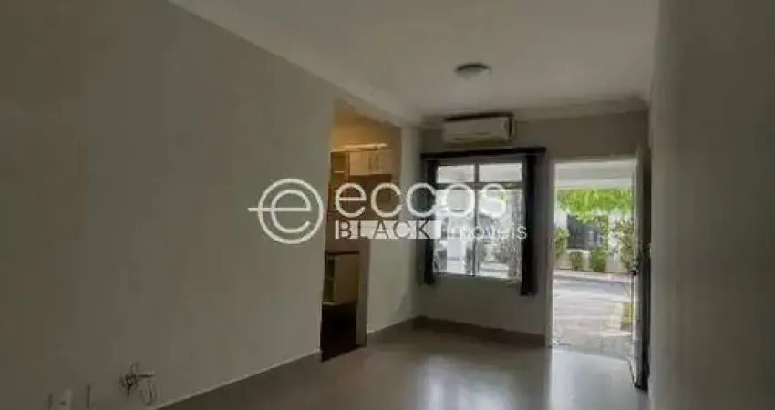 Casa em condomínio à venda, 3 quartos, 1 suíte, 2 vagas, gravatás - uberlândia/mg