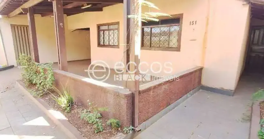 Casa com 2 quartos à venda na Avenida Doutor Oswaldo Pieruccetti, 212, Sibipiruna, Araguari