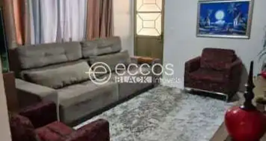 Casa com 3 quartos à venda na Rua Tabor, 402, Jardim Canaã, Uberlândia
