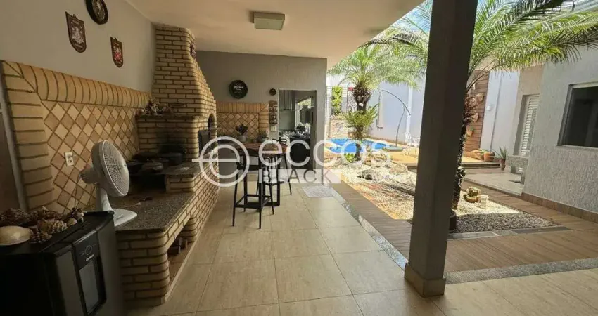 Casa à venda, 3 quartos, 1 suíte, 1 vaga, santa mônica - uberlândia/mg