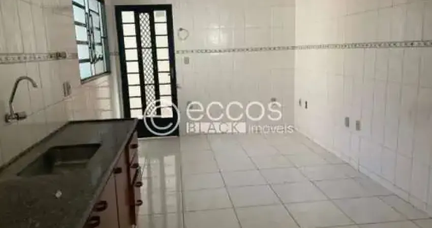 Casa à venda, 3 quartos, 1 suíte, 2 vagas, universitário - uberaba/mg