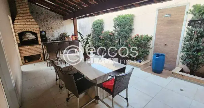 Casa à venda, 2 quartos, 1 suíte, 4 vagas, beijaflor ii - uberaba/mg