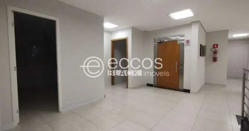 Casa comercial para alugar na Avenida Rondon Pacheco, 2338, Saraiva, Uberlândia