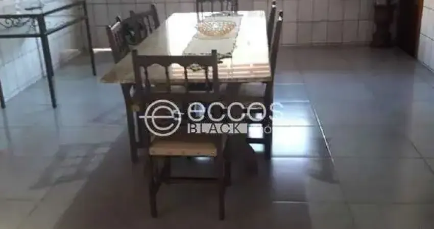 Casa à venda, 3 quartos, 1 suíte, 6 vagas, jaraguá - uberlândia/mg