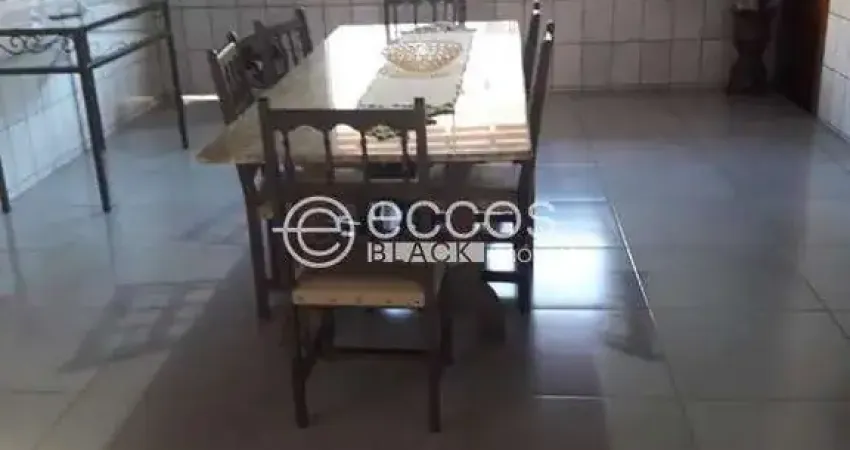 Casa à venda, 3 quartos, 1 suíte, 6 vagas, jaraguá - uberlândia/mg