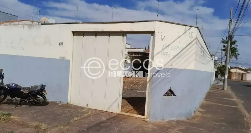 Terreno comercial à venda na Rua Charqueada, 575, Granada, Uberlândia