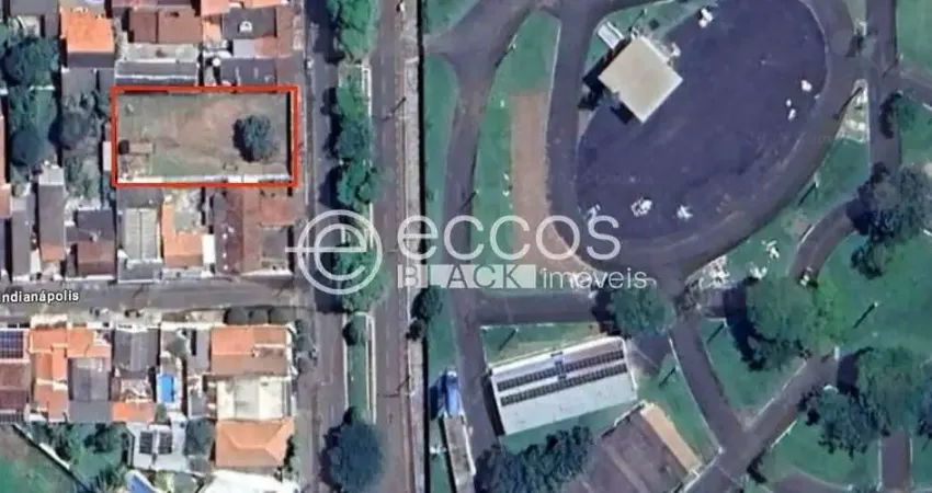 Terreno comercial à venda na Avenida Cornélia Rodrigues da Cunha, 90, Jóquei Clube, Araguari