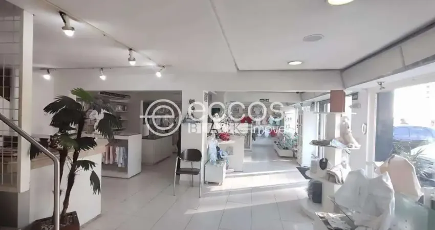 Casa comercial para alugar na Avenida João Naves de Ávila, 219, Centro, Uberlândia
