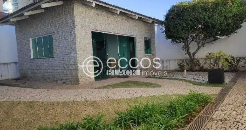 Casa comercial para alugar na Avenida Rio Branco, 392, Centro, Uberlândia
