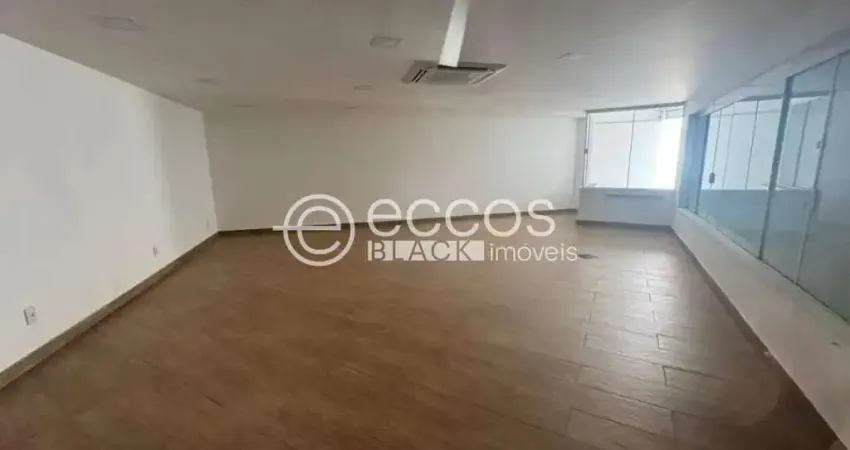 Casa comercial para alugar na Avenida João Naves de Ávila, 289, Centro, Uberlândia