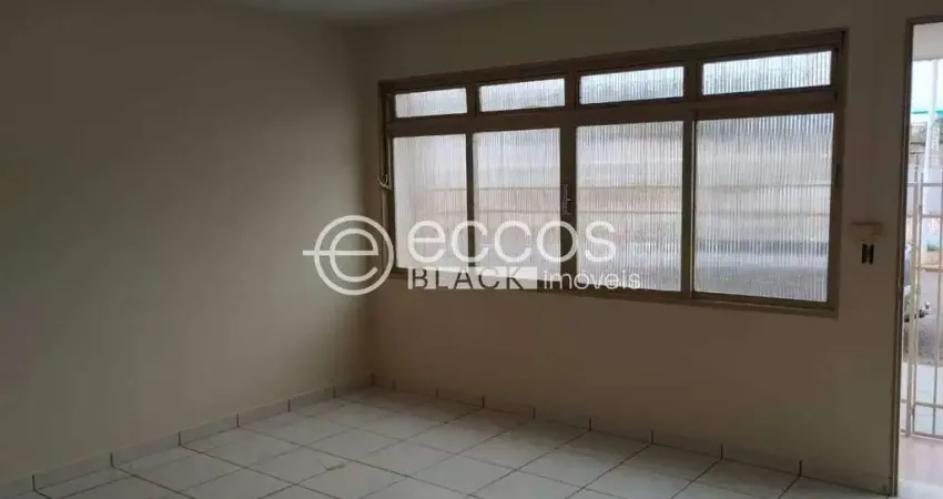 Casa comercial para aluguel, 3 quartos, centro - araguari/mg