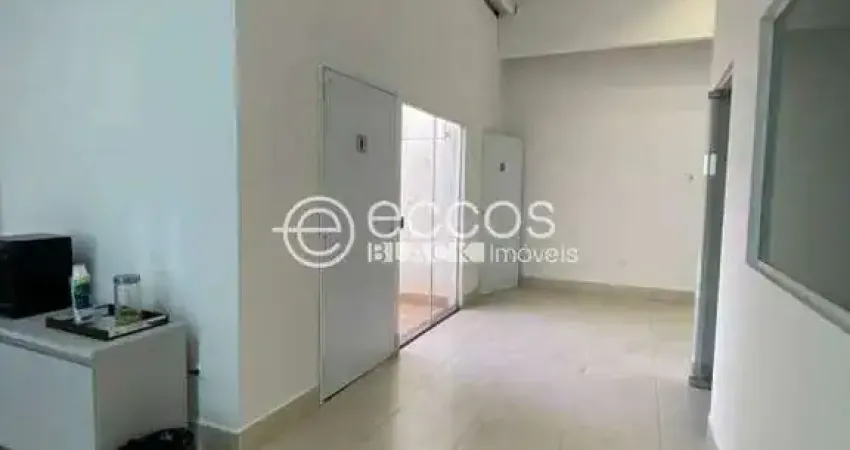 Casa comercial para alugar na Avenida Monsenhor Eduardo, 1571, Bom Jesus, Uberlândia