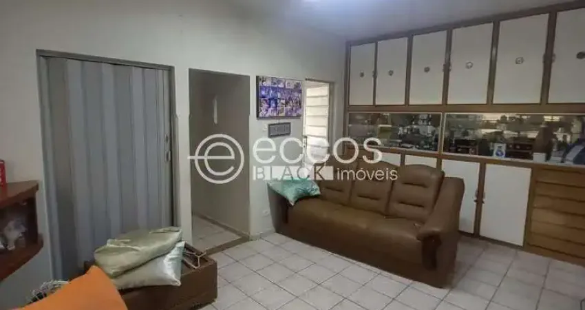 Casa à venda de 241,60m², 4 quartos, fundinho - uberlândia/mg - ideal para clínica/comércio.