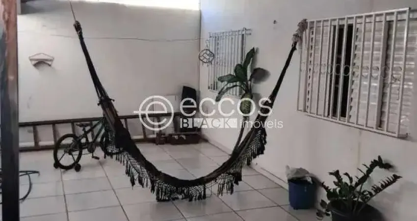 Casa com 2 quartos à venda na Rua Caule, 786, Granada, Uberlândia