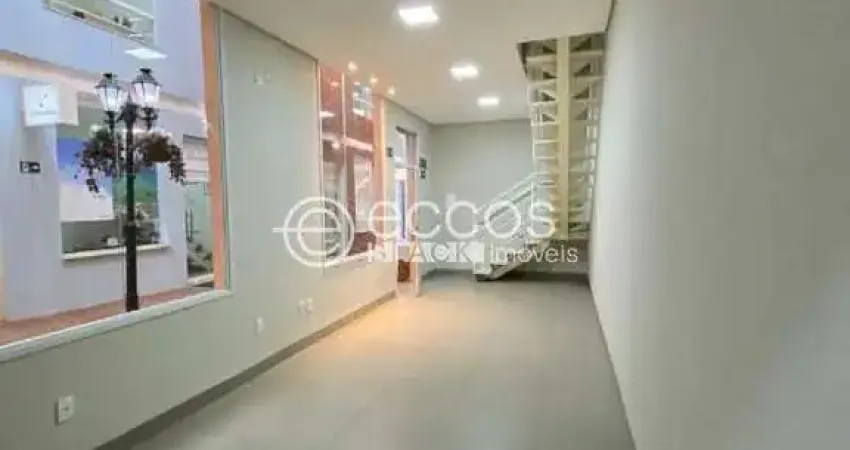 Sala comercial para alugar na Avenida Floriano Peixoto, 89, Centro, Uberlândia