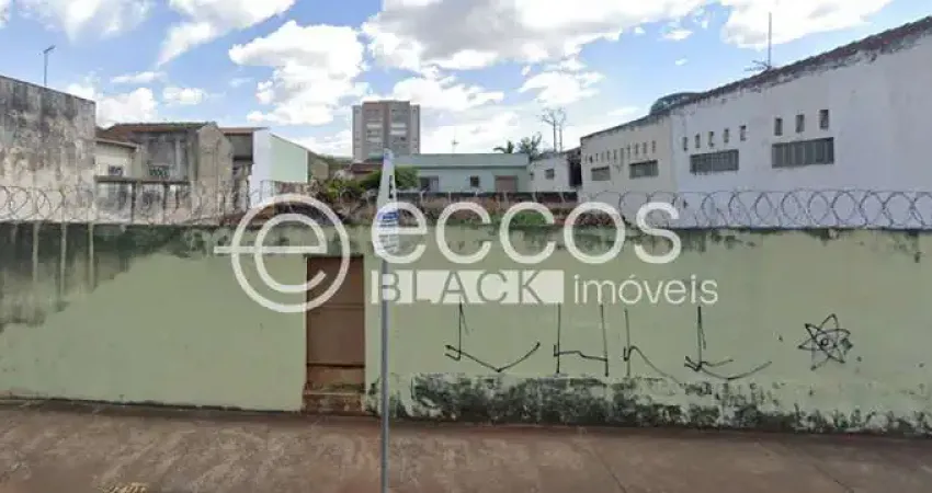 Terreno comercial à venda na Avenida Capitão Manoel Prata, 707, São Benedito, Uberaba