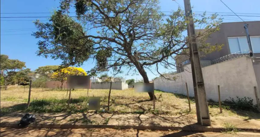 Terreno à venda na Rua Abaeté, 64, Jardim Karaíba, Uberlândia