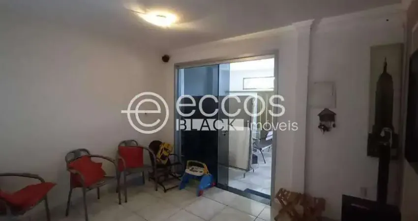 Casa comercial à venda na Avenida Indaiá, 1343, Planalto, Uberlândia