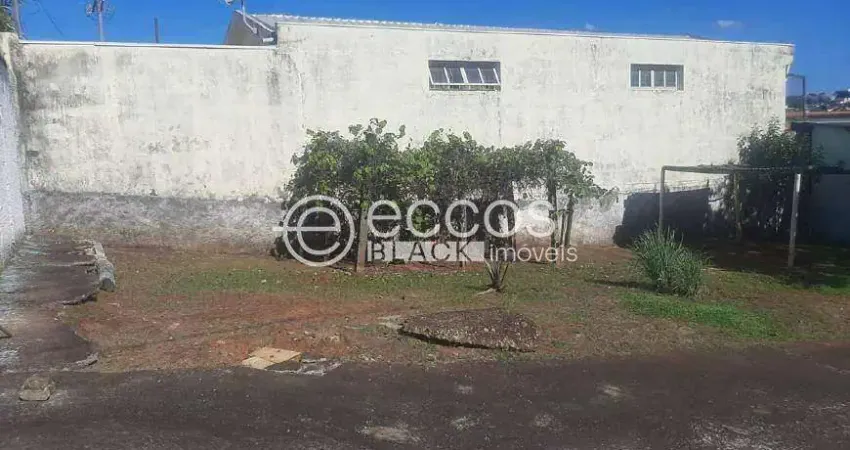 Terreno comercial à venda na Rua Varginha, 954, Daniel Fonseca, Uberlândia