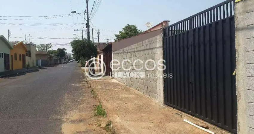 Terreno comercial à venda na Rua Acre, 253, Marta Helena, Uberlândia