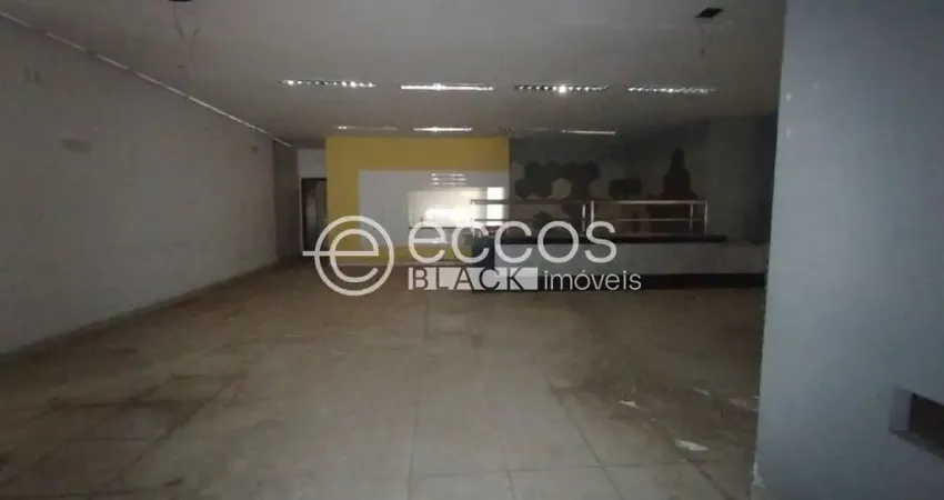 Casa comercial para alugar na Avenida Floriano Peixoto, 226, Centro, Uberlândia