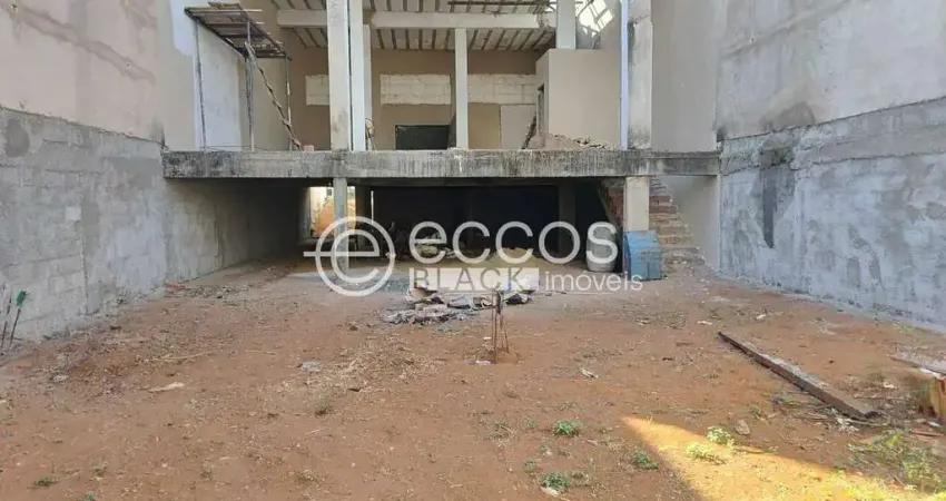 Casa comercial à venda na Rua Pio XII, 684, Saraiva, Uberlândia