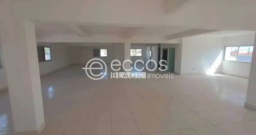 Casa comercial para alugar na Rua Mata dos Pinhais, 67, Granada, Uberlândia