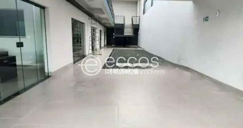 Sala comercial para alugar na Avenida Victor Alves Pereira, 176, Novo Mundo, Uberlândia
