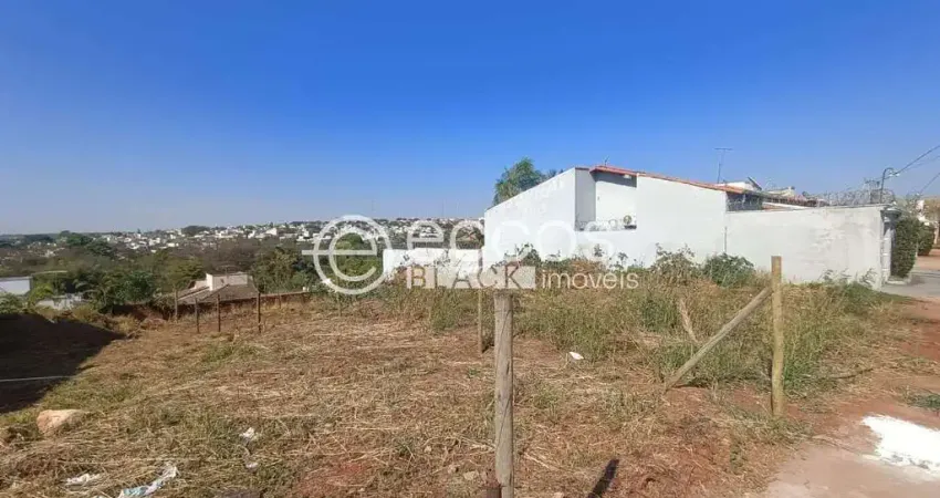 Terreno à venda na Rua das Rosas, 77, Cidade Jardim, Uberlândia
