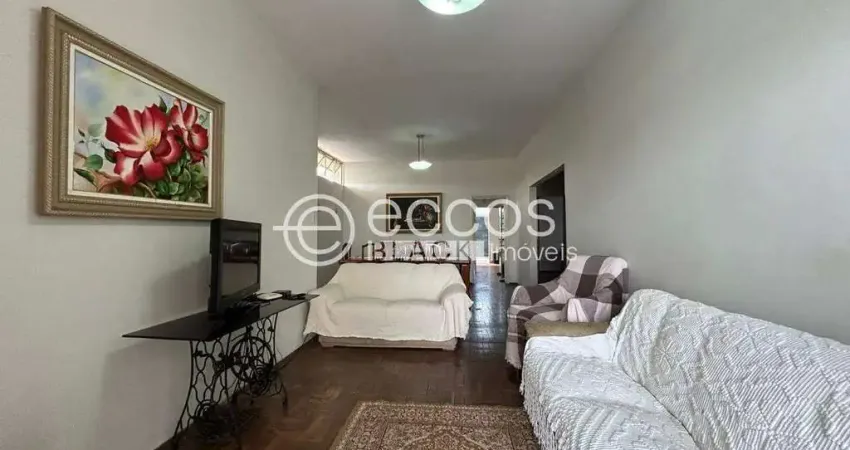 Casa à venda, 3 quartos, 1 suíte, 3 vagas, Tabajaras - Uberlândia/MG