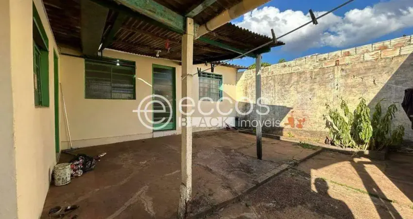 Casa com 3 quartos à venda na Rua Itumbiara, 193, Bom Jesus, Uberlândia
